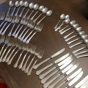 WM Rogers Vintage FAN Flatware Set Service for 11 made in Korea